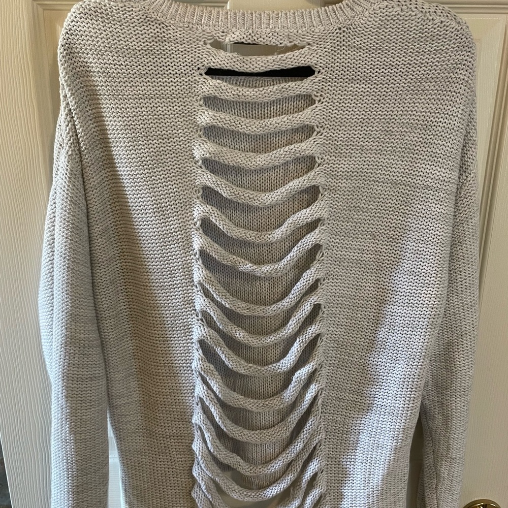 Ribbed Open-Back Knit Sweater in Light Gray